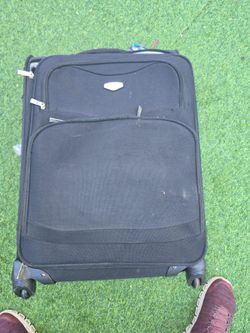 Black Soft-Shell Rolling Spinner Suitcase