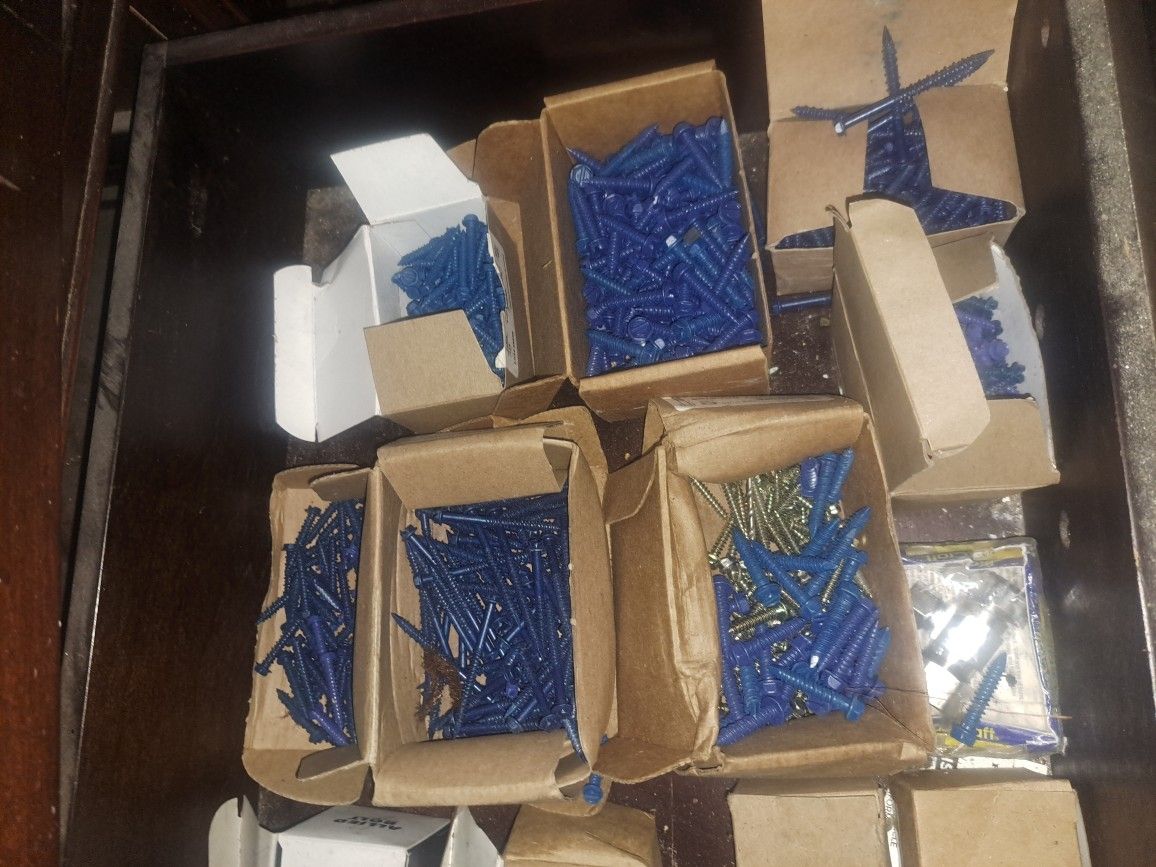Blue Concrete screws In Differents