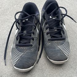 Youth baseball cleat 6.5