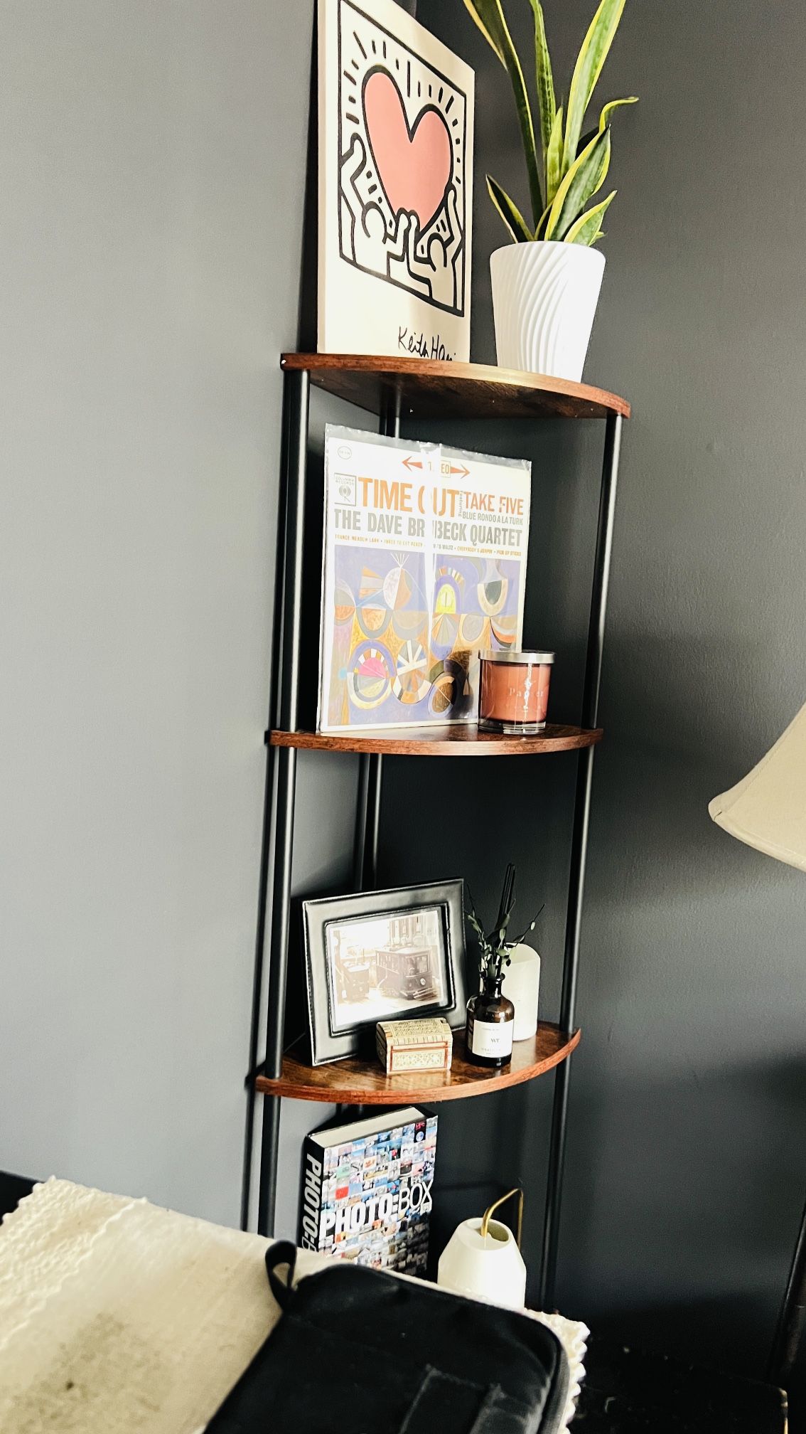 CORNER SHELVES