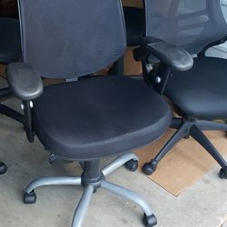 Lots Of Home And Office Desk Chairs