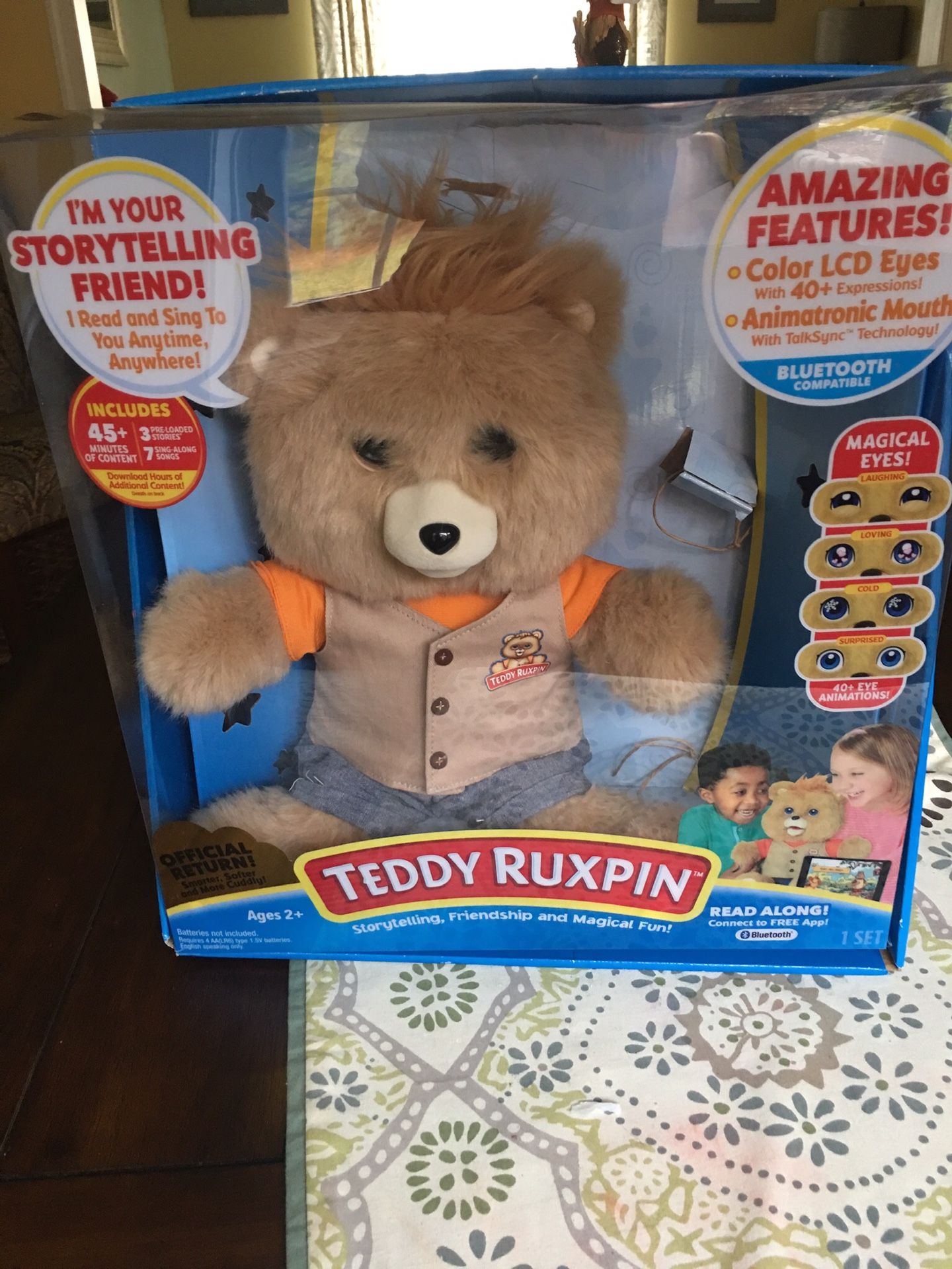 Teddy Ruxpin: Gently used in perfect condition