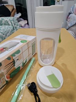 New, never used portable 12 stainless steel blade blender that turns into tumbler.