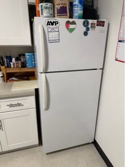 Frigidaire 17 Cu. Ft. Top Freezer Refrigerator Fridge White