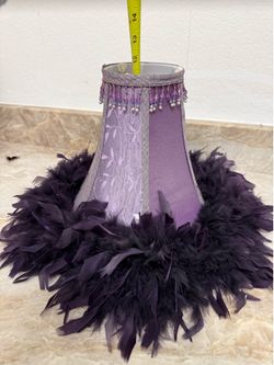 Dramatic feathered lampshade