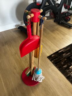 Melissa and Doug cleaning kit