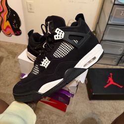 Air Jordan 4 Retro White Thunder Men’s size 12