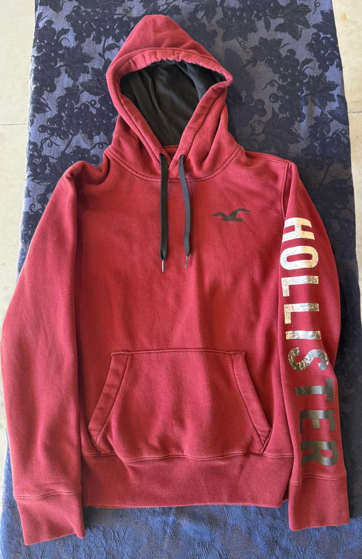 Hollister Hoodie Burgundy Size Small