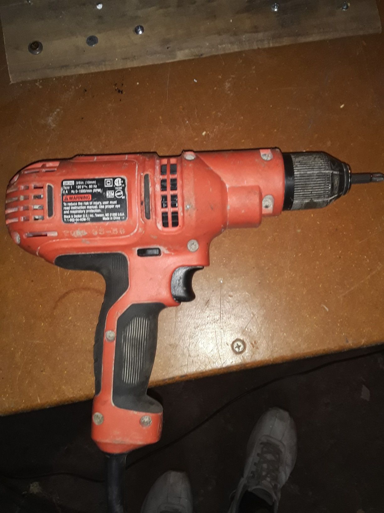 BLACK AND DECKER DRILL...WORKS GOOD!!!