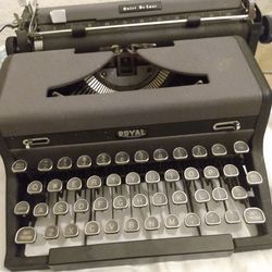 Typewriter vintage Royal "Quiet DeLux"
