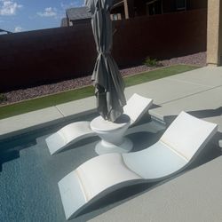 2 Ledge Loungers And Cooler With Lid