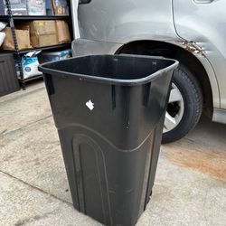 32 gallon wheeled trash can