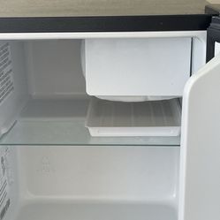 Hisense Mini Fridge