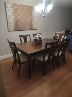 Macy's Dining room table / six chairs