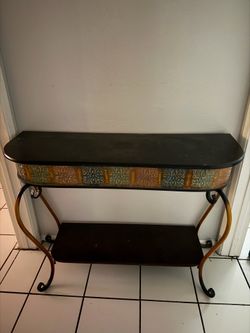 Entry way table