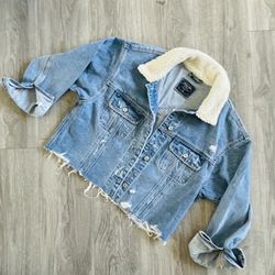 Abercrombie denim jacket NWT Great Condition  F