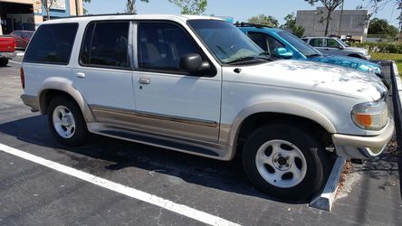 1998 Ford Explorer suv runs great CHEEEAAAAP!