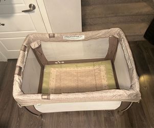 Baby InGenuity removable, washable fabric cover, Portable Playard with Carry Bag.  Unisex