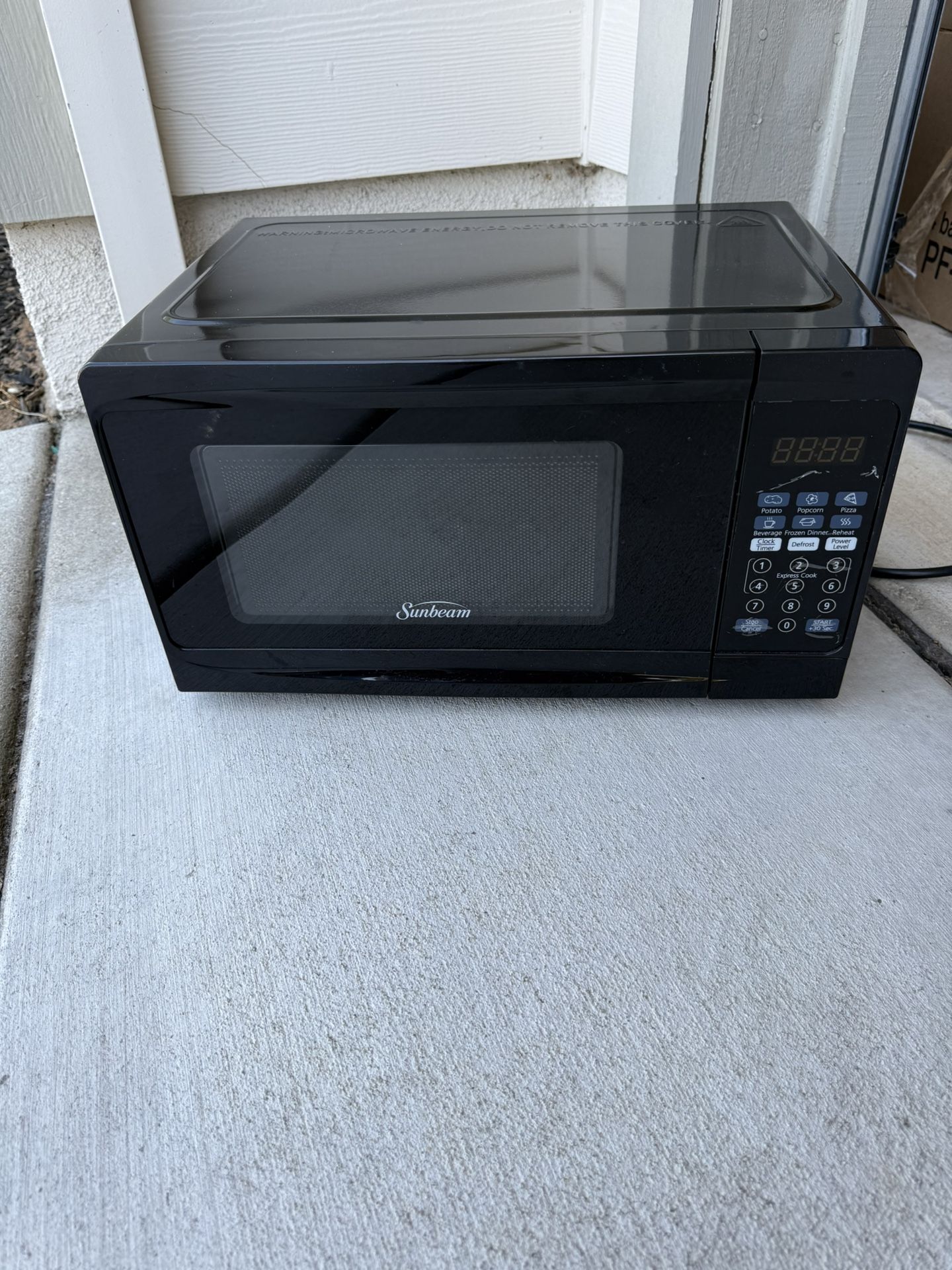 Sunbeam microwave 1100 Watt works great and in really good condition!