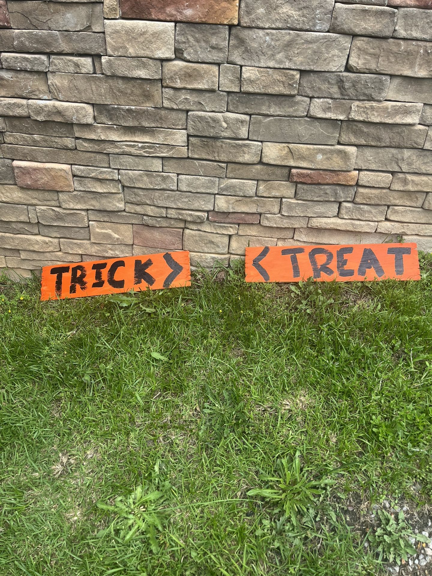 Wood Trick Or Trick Sigh