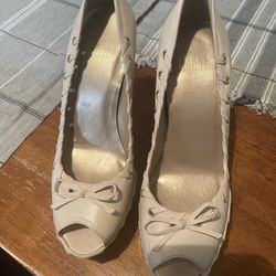 Creme Heels Size 6.5