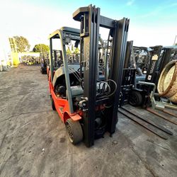 Toyota M7 Forklift 3 stage 5500 lb