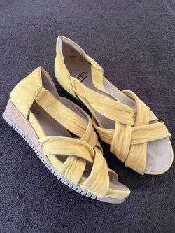 Women’s yellow sandal