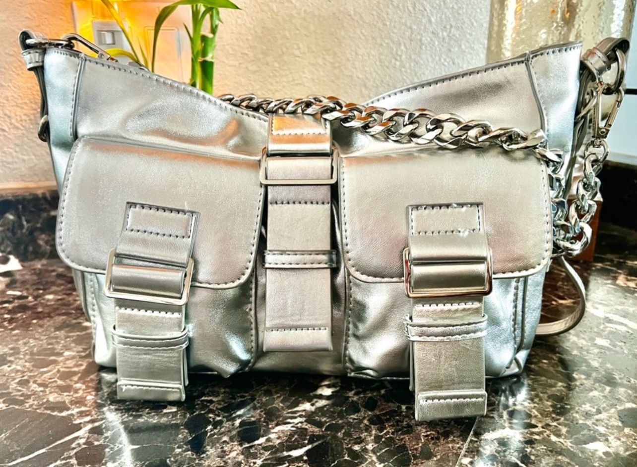 Steve Madden Silver Chrome BTilley Leather HandBag Purse