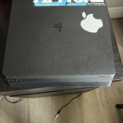 Ps4 Slim & Controler 8 Games