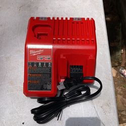 MILWAUKEE CHARGER M12 M18