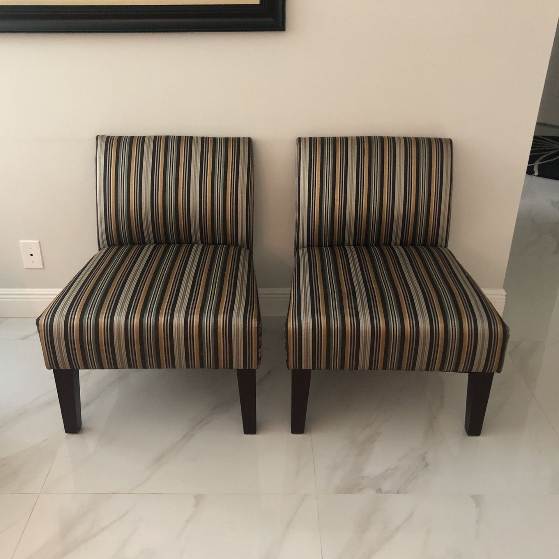 2 Accent Side Chairs 