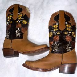 Women Boots Size 7.5 