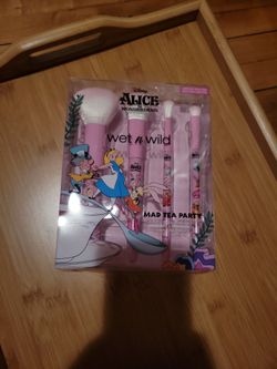 Alice In Wonderland Brush Set