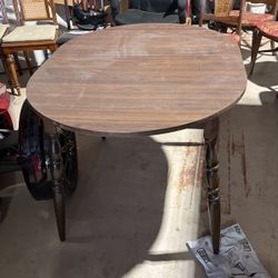 Dining Table.  4 Matching Chairs