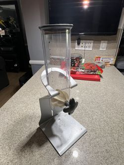 Use Food Dispenser For Pet