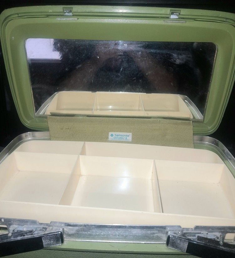 Vintage Green Samsonite Saturn Traincase Luggage Makeup 