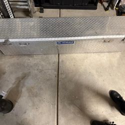 Caja Herramienta Para Camioneta Mide 69 Pulgadas De Ancho 