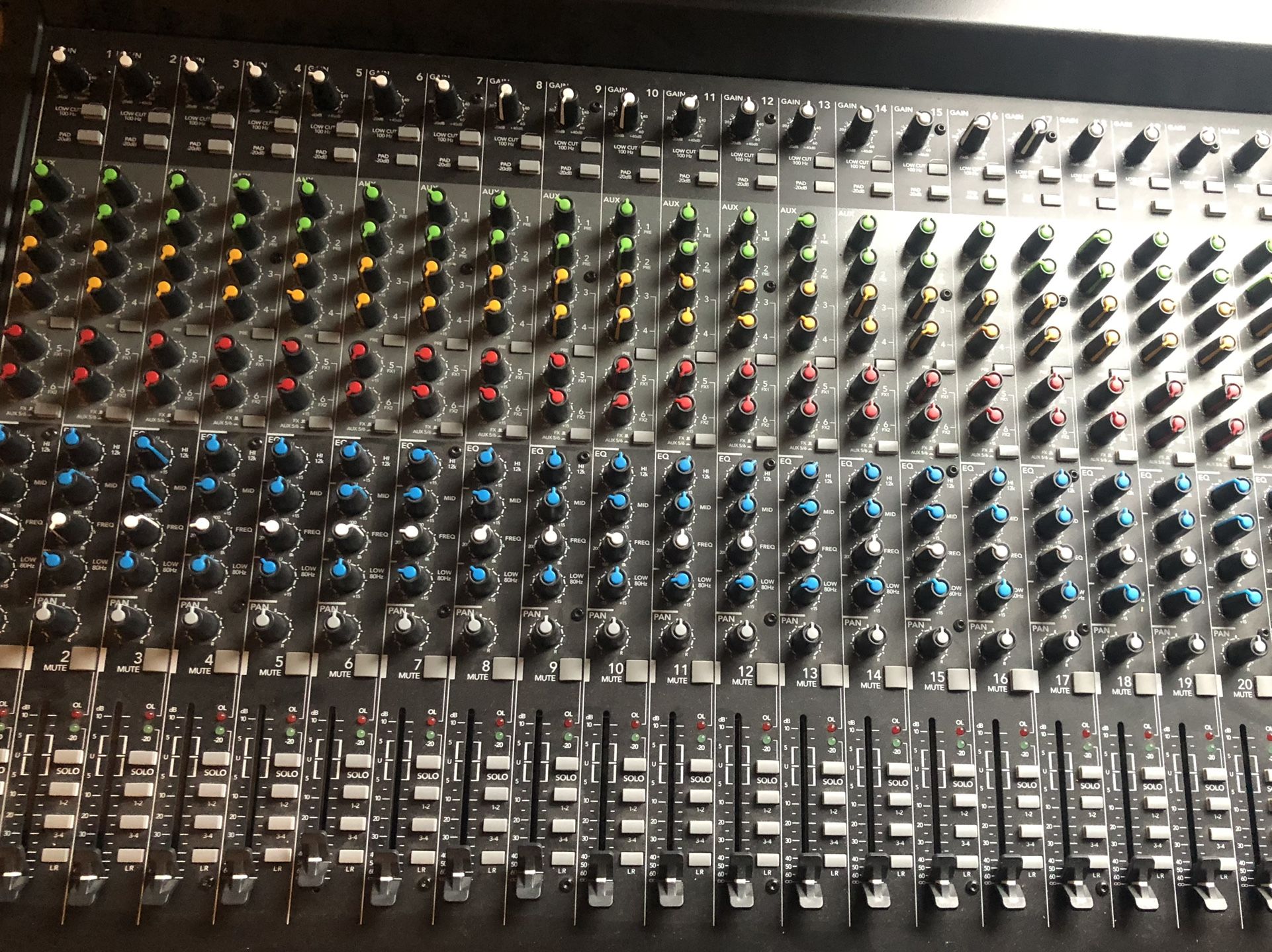 Mackie 3204VLZ4 32-channel Mixer