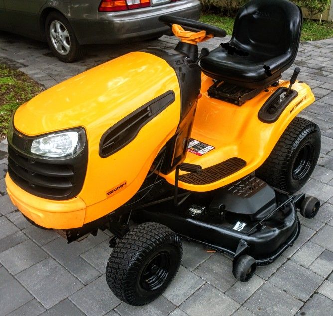 Poulan Pro Riding Mower 54in. Cut 22hp. Free Delivery