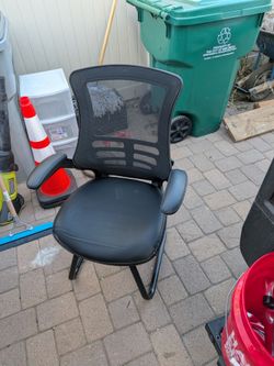 Office chair foldaway arms like new