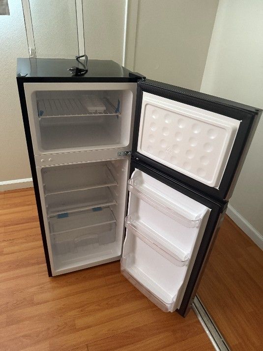Mini Fridge 4.5 Cu