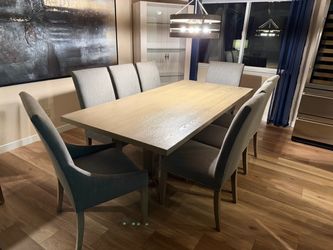 Solid dining room and 8 chairs basset furniture