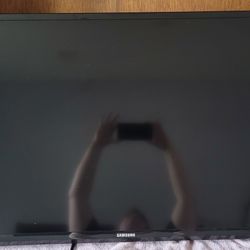 40 Inch Samsung TV, With Cable