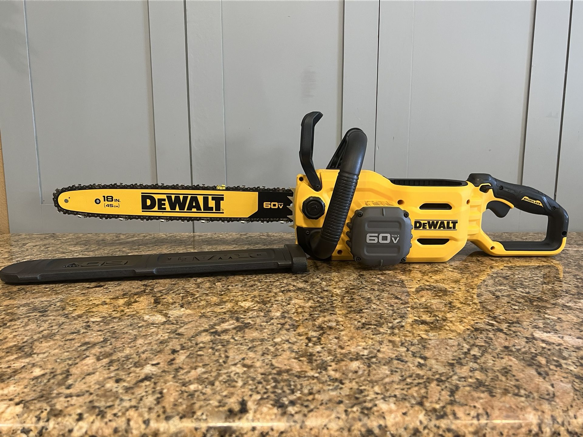 FLEXVOLT 60V MAX 18in. Brushless Cordless Battery Powered Chainsaw (Tool Only)