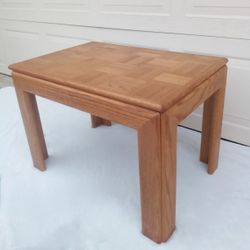 Large Solid Wood Vintage Oak Side End Table / Sofa Coffee Table (29.5”x 20”x 20” H) with Beautiful Parquet Wood Design on Top - Excellent Condition

