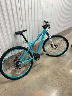 Mountain Bike with SR Suntour XCT Fork