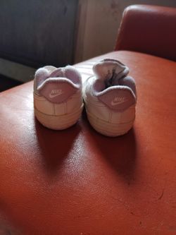 Nike Shoes Cute Size 2c 