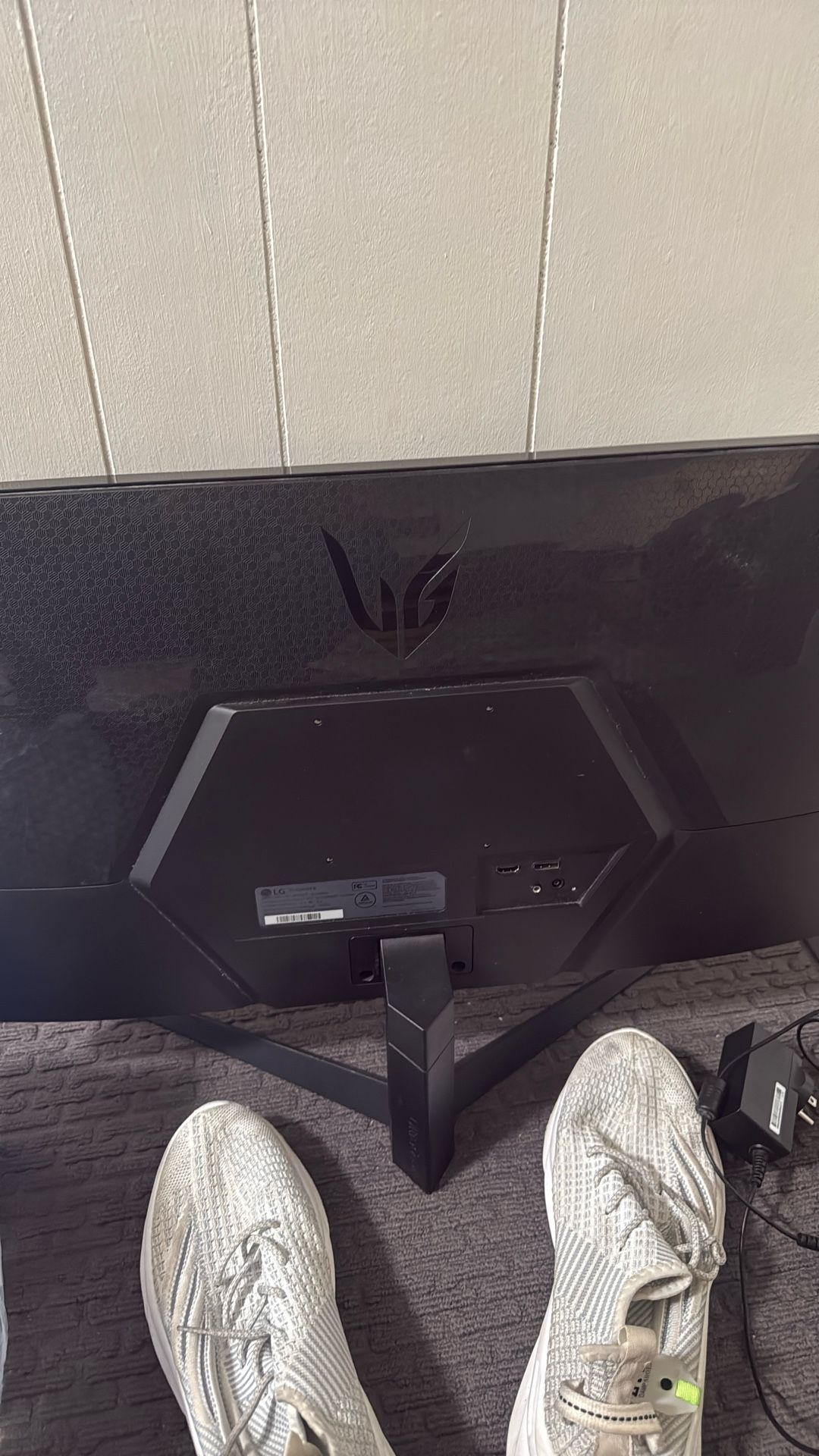 LG FHD MONITOR FOR SALE