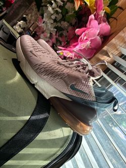 Nike 270