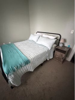 Queen Bedroom set 🛏️✨